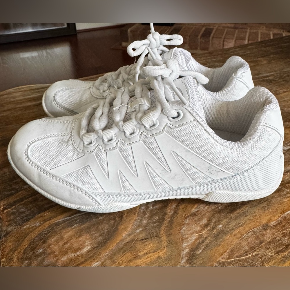 Kids White CHEER shoes.